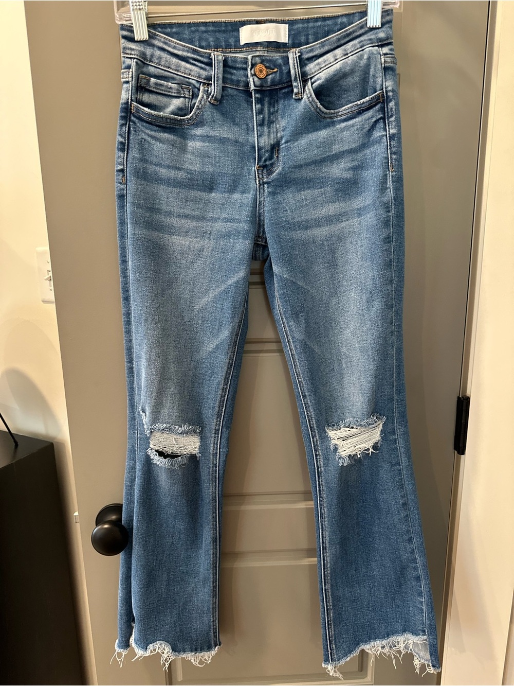 Women's Light Blue Mid-Rise Distressed Cropped Jeans